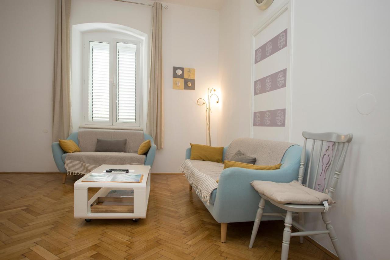 Town Place Apartment Split Exterior foto