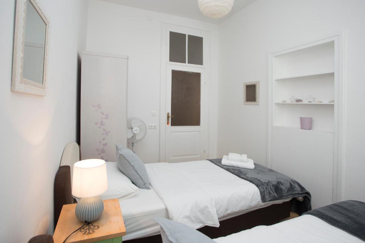 Town Place Apartment Split Exterior foto